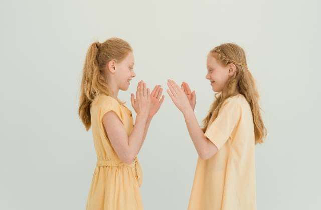 SLIDE - Super Simple Hand Clap :)  Fun Clapping Games for 2 players 👏 