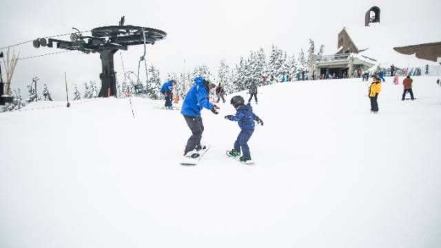 beginner snowboarding near me