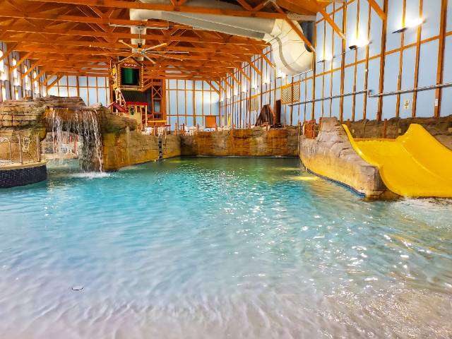 hotel water park chicago